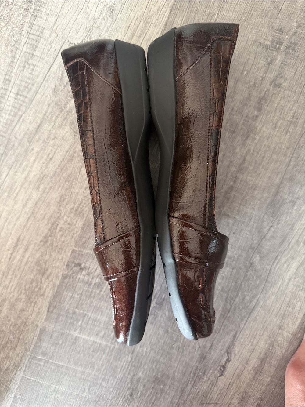 Life Stride Women’s Brown Croc-Embossed Leather Ballet Flats - Picture 2 of 4